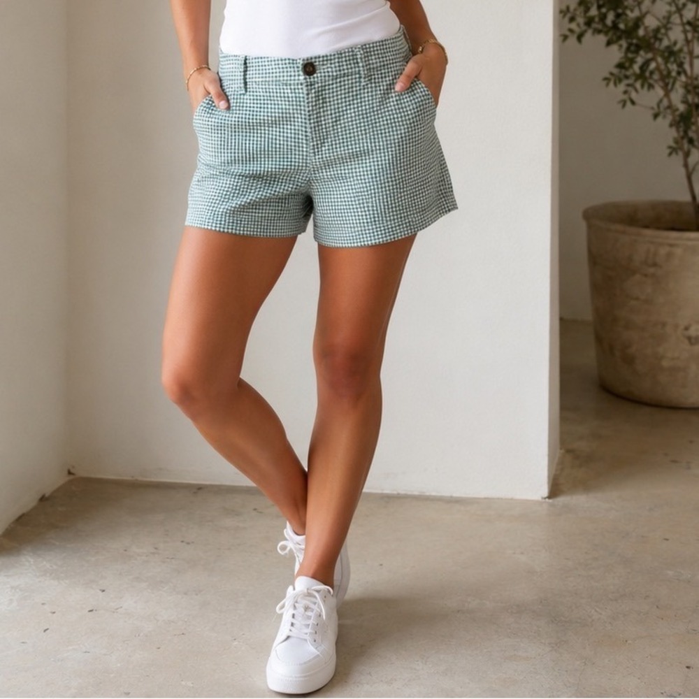 Old Navy Green White Gingham Chino Shorts Women's Size 2 Stretch Mid Rise Preppy